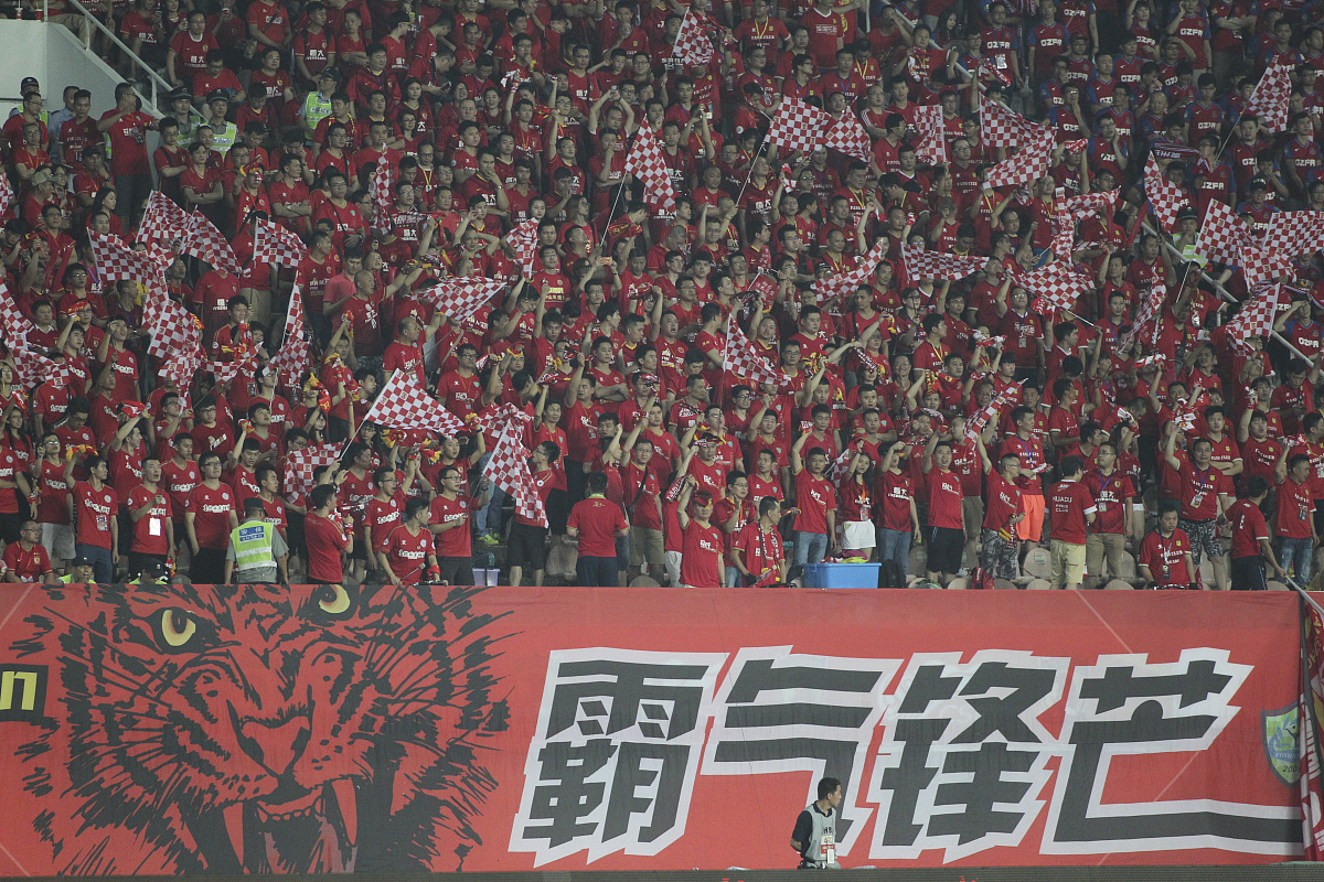 足球盛宴，热血对决搅动阵阵风暴