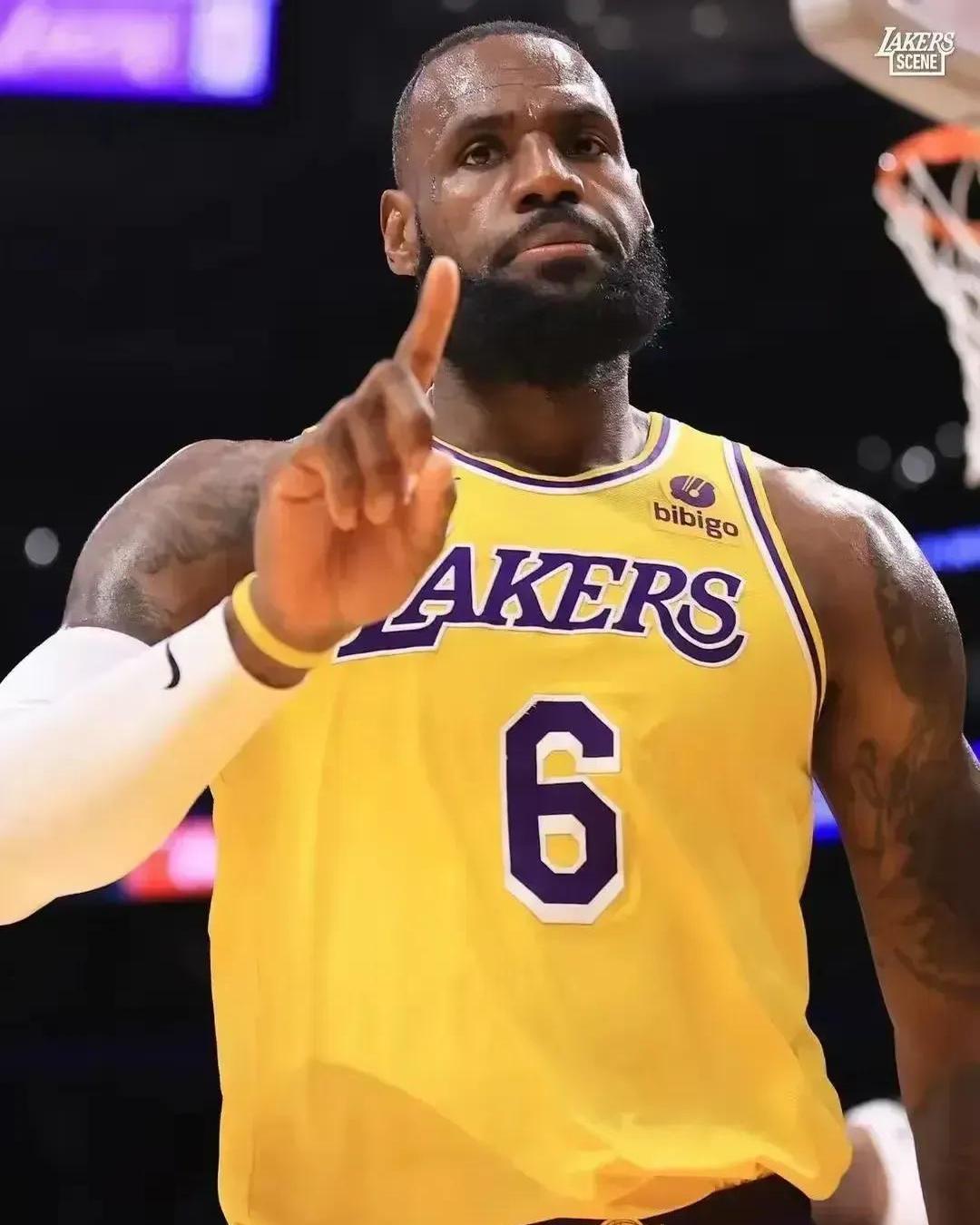 包含NBA冠军殊荣属于湖人：詹姆斯率队获得大胜的词条