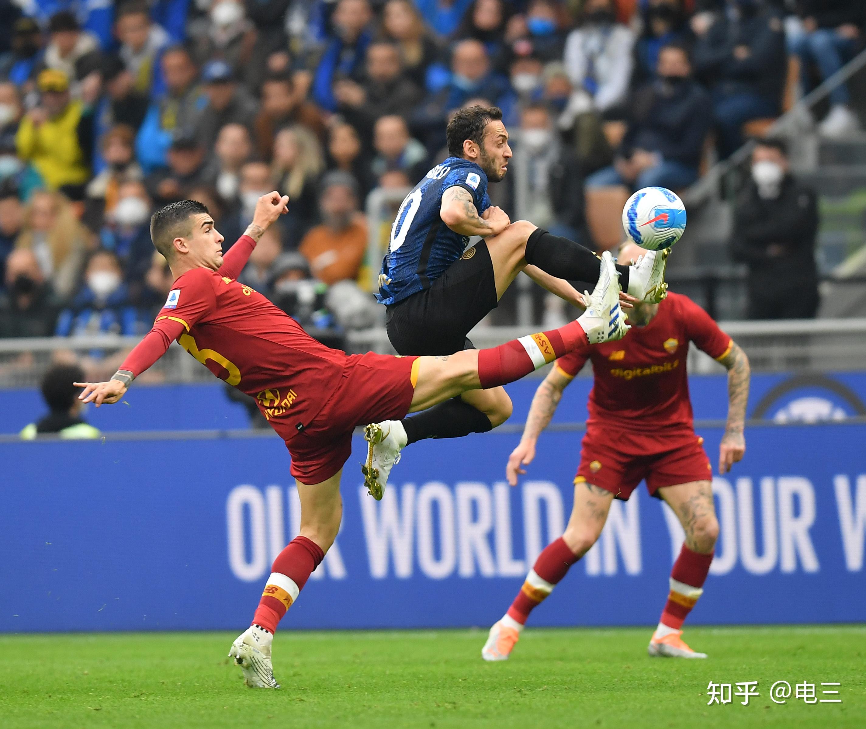 意大利前锋在国际比赛中大放异彩