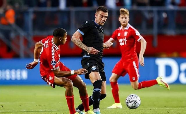 曼联惨败止步，欧冠赛场无缘淘汰赛的简单介绍