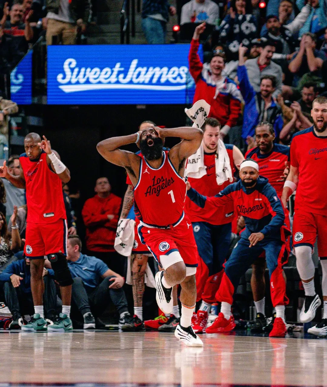 开云APP-快船防守核心再添伤患，季后赛前景堪忧的简单介绍