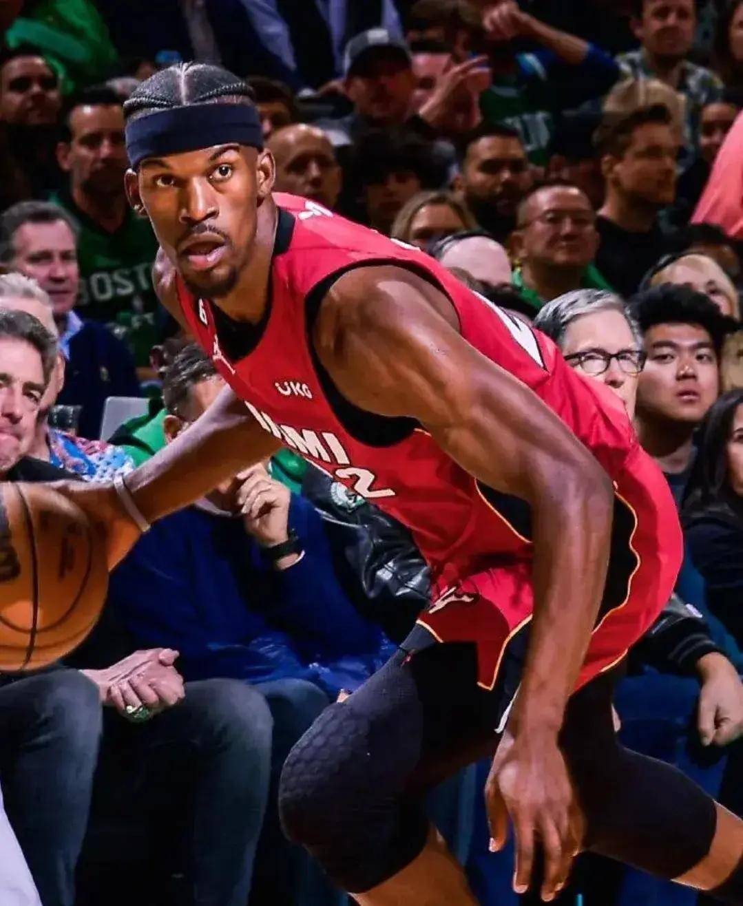 凯尔特人客场大胜奇才，继续领跑东部