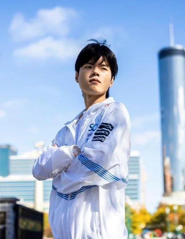 包含DRX轻取HLE，Clid打出惊人五杀鏖战多局八强赛，成为赛场最大亮点的词条