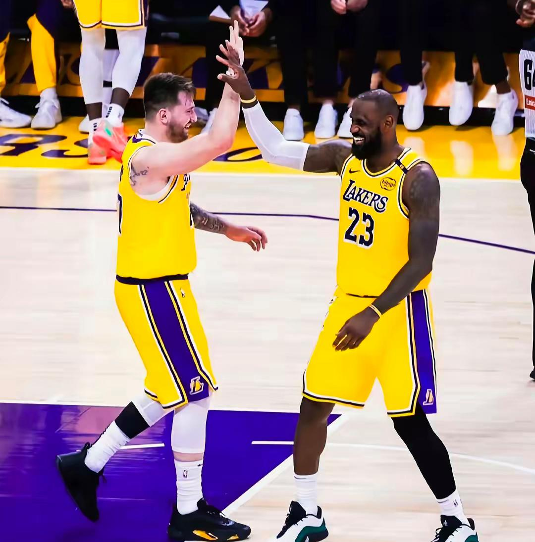 湖人力克太阳，取得三连胜