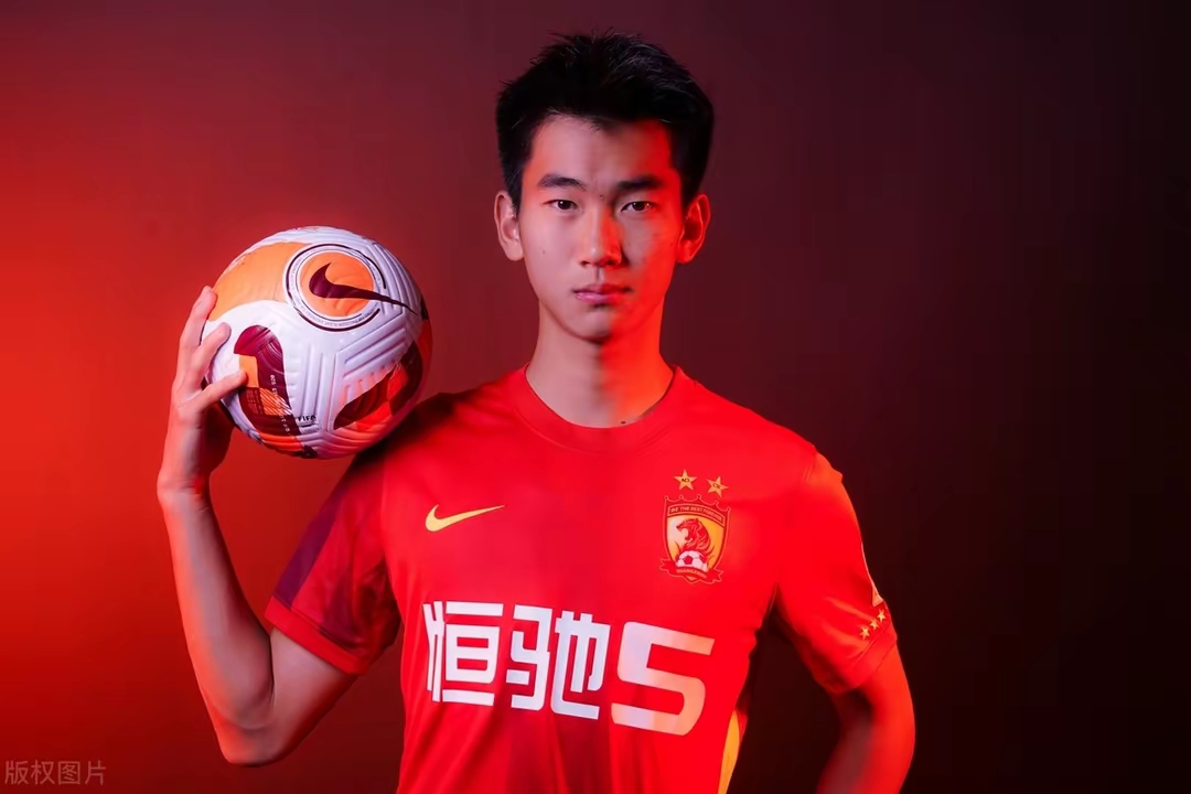 河南球队新星冉冉升起，期待他在接下来的比赛中有所表现