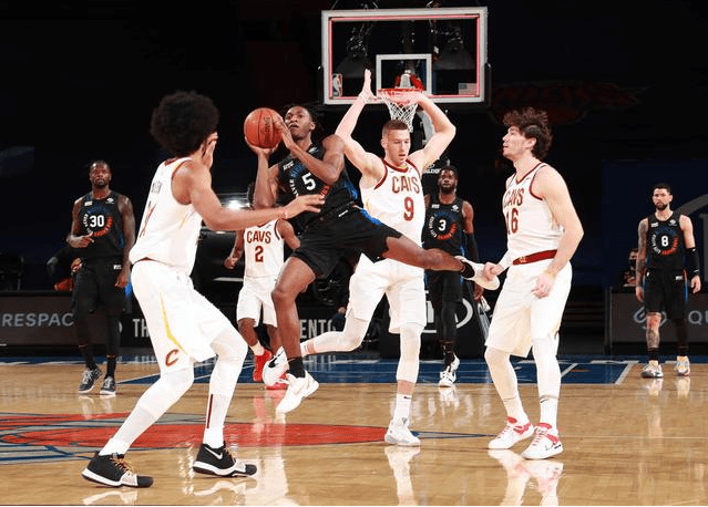 尼克斯大胜老鹰，巴雷特全场23分