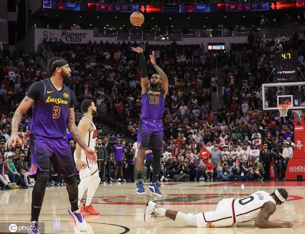 火箭不敌湖人，遭受失利