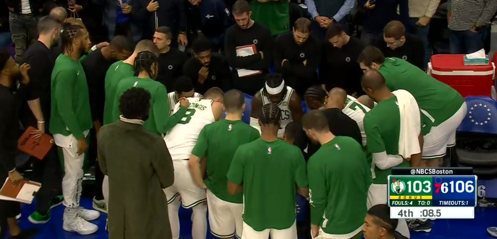 包含76人队遭遇两连败，球队危机重重的词条