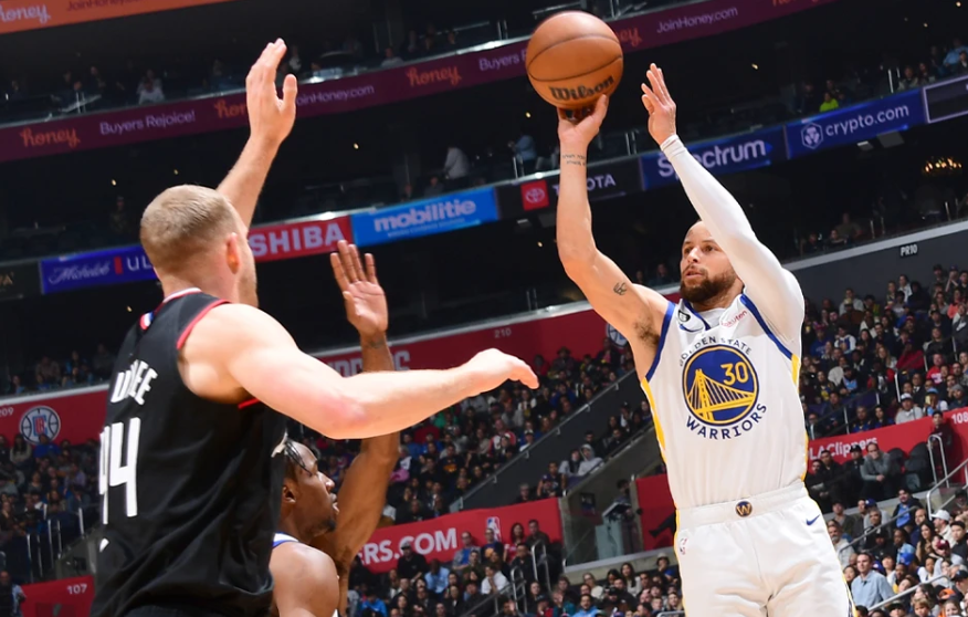 勇士醉心外加防反超挺力追上亚当·斲尔