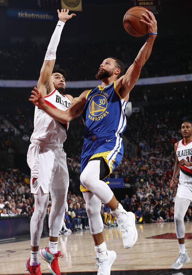 勇士大胜开拓者登西部决赛，库里30岁生日豪取37分进攻犀利的简单介绍