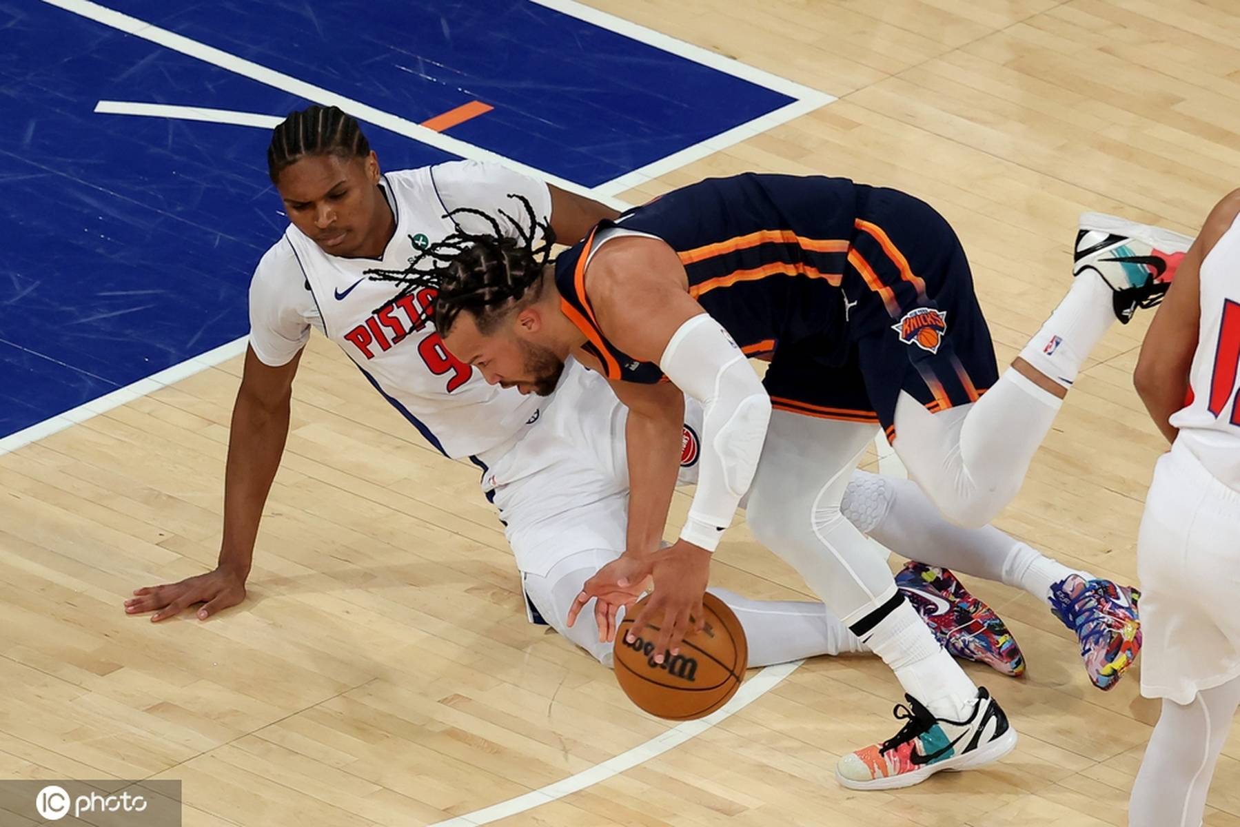 开云下载-篮网大胜活塞，迎来开赛以来首场胜利