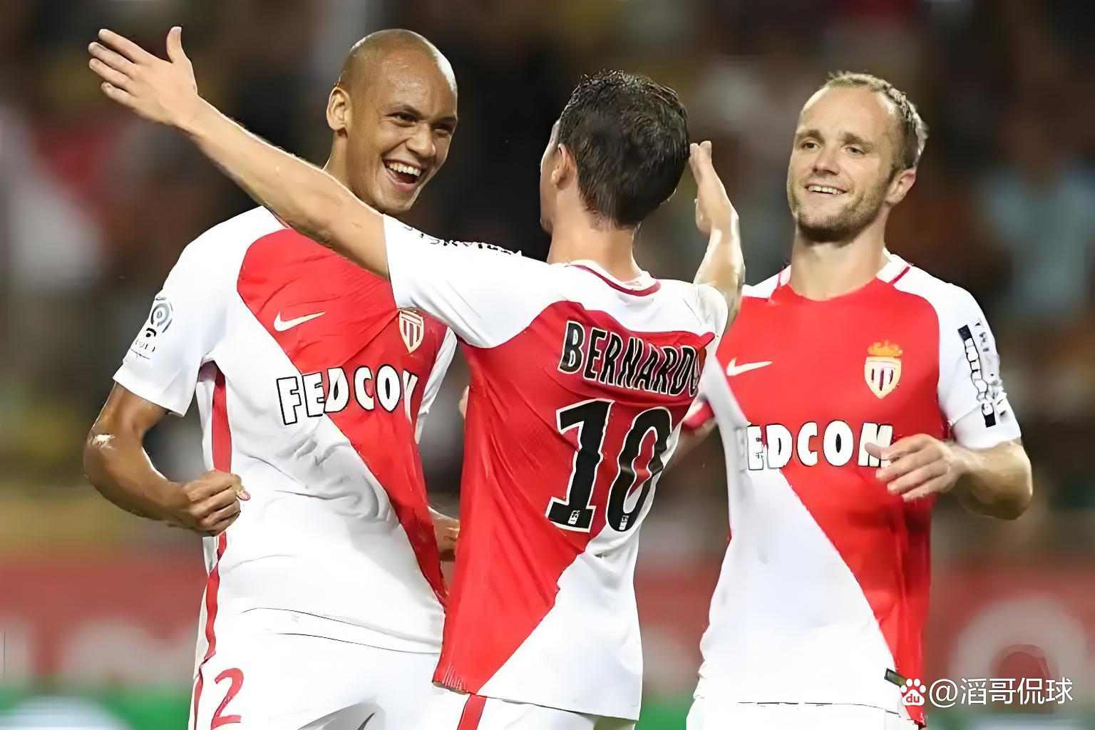 包含欧冠夺冠热门面对面：巴塞罗那对阵曼城的词条