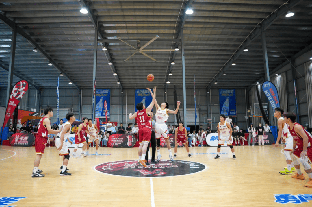 关于高校篮球锦标赛引爆热度，赛况激烈的信息