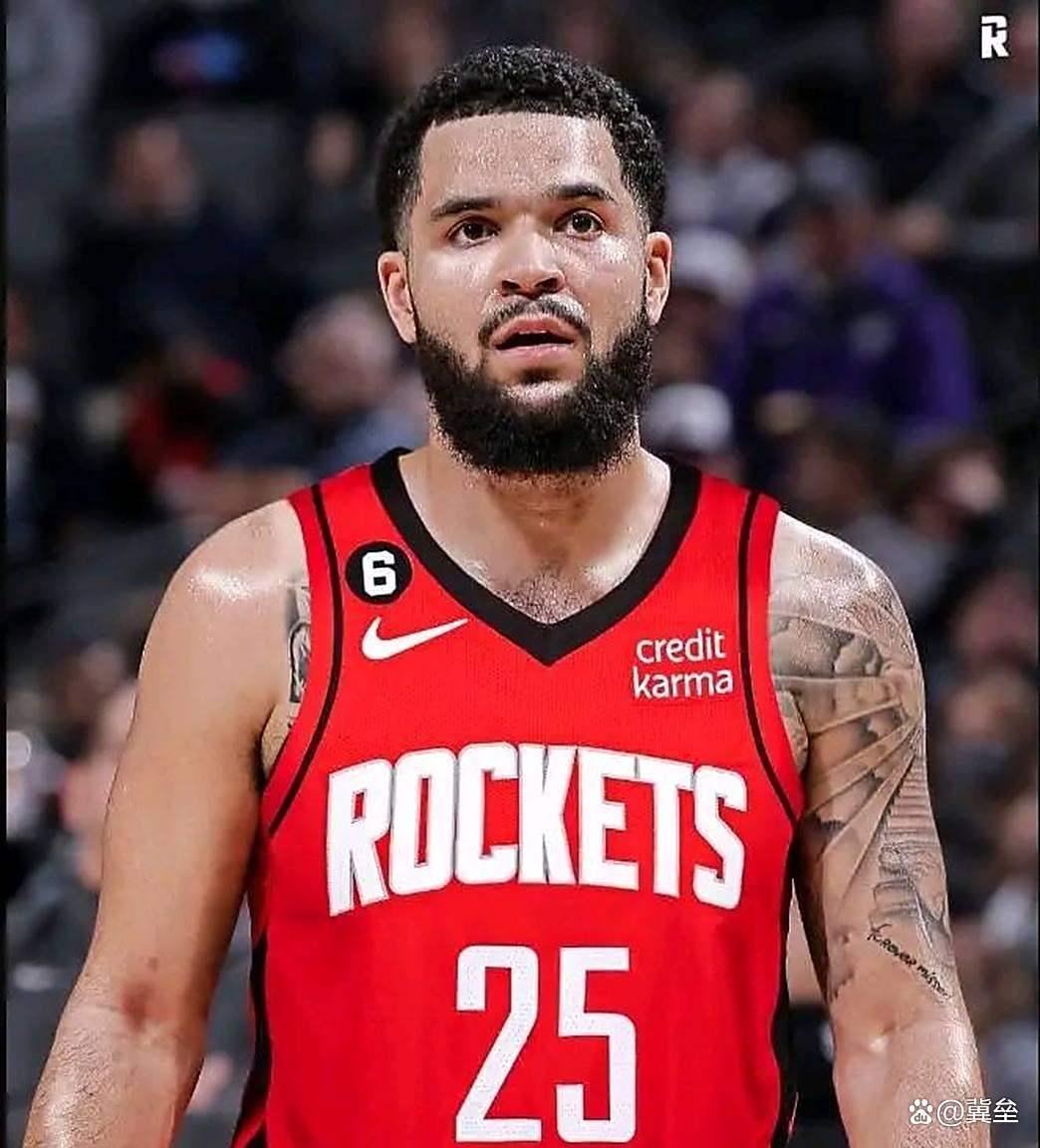 火箭险胜辽宁队，范弗利特高光表现