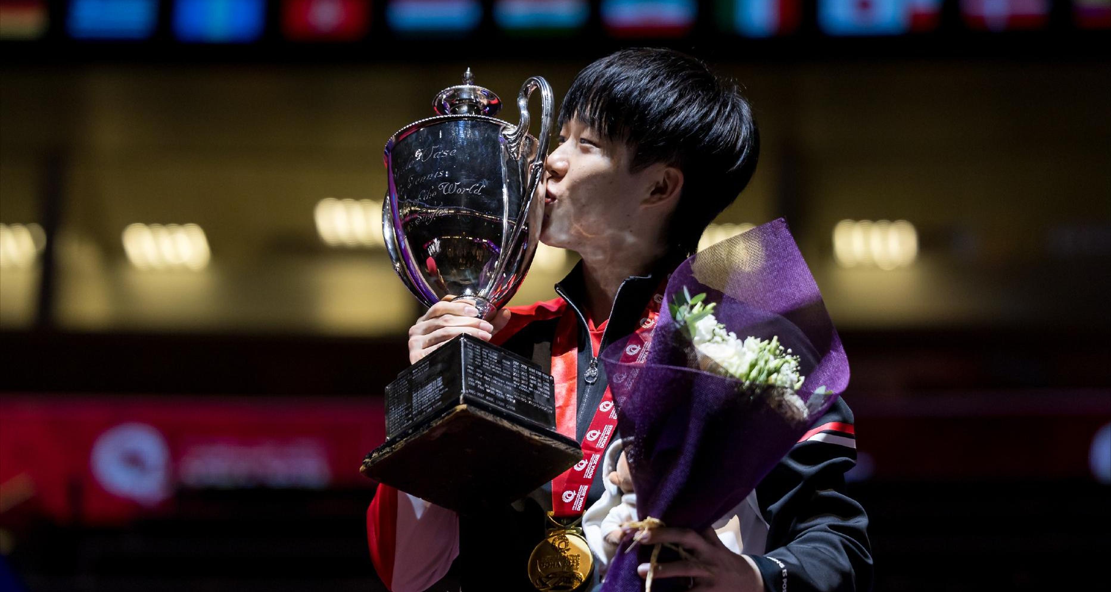 关于中国乒乓球队爆冷瑞典乒乓球队，奥恰洛夫统治全场的信息