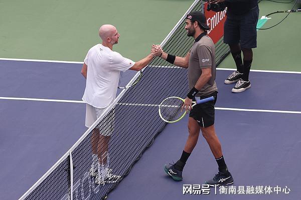 意大利网球队完胜美国网球队,费德勒爆发神勇的简单介绍 意大利网球队完胜美国网球队,费德勒爆发神勇的简单介绍