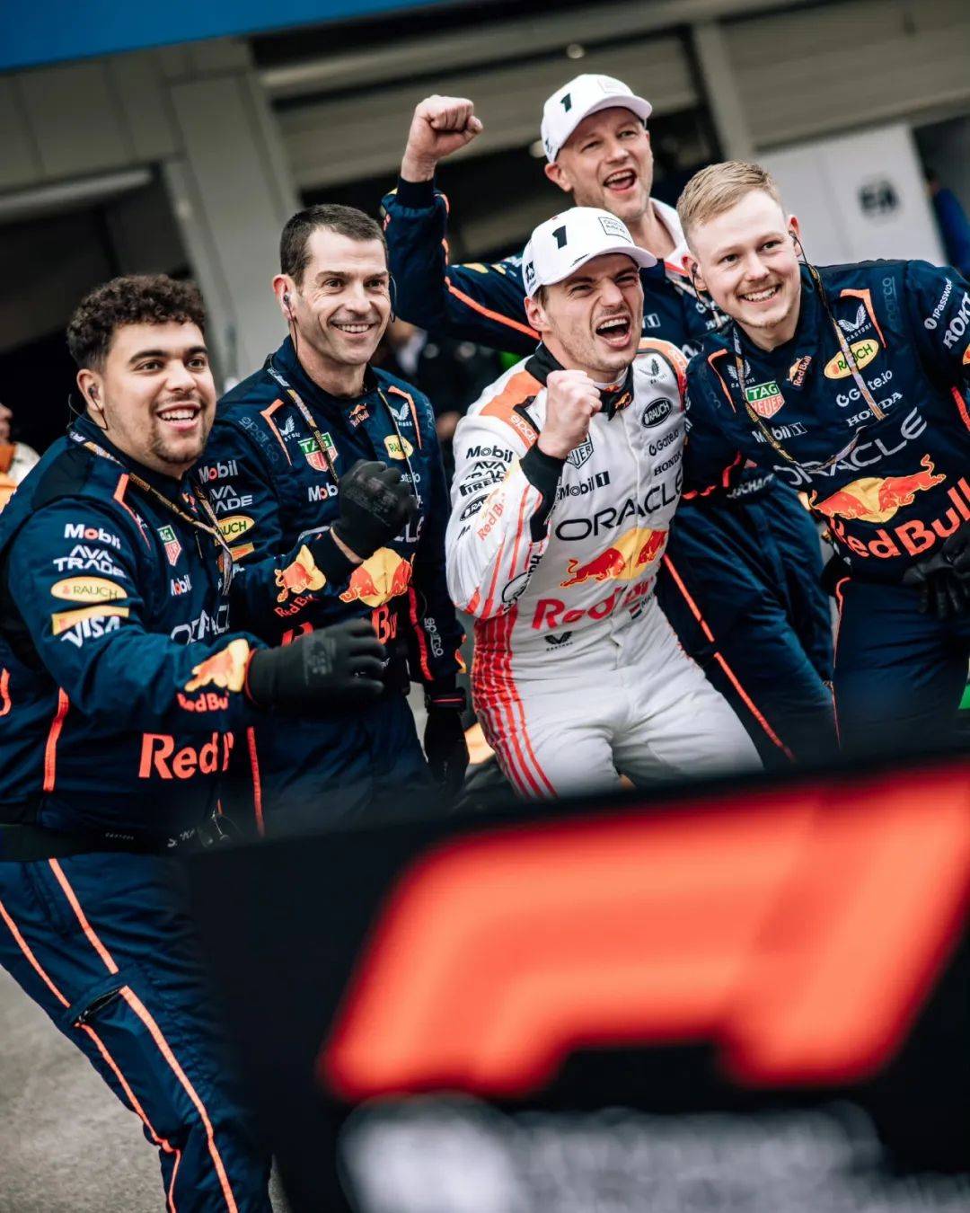 开云体育-迈凯伦鏖战威廉姆斯，维斯塔潘关键制胜的简单介绍