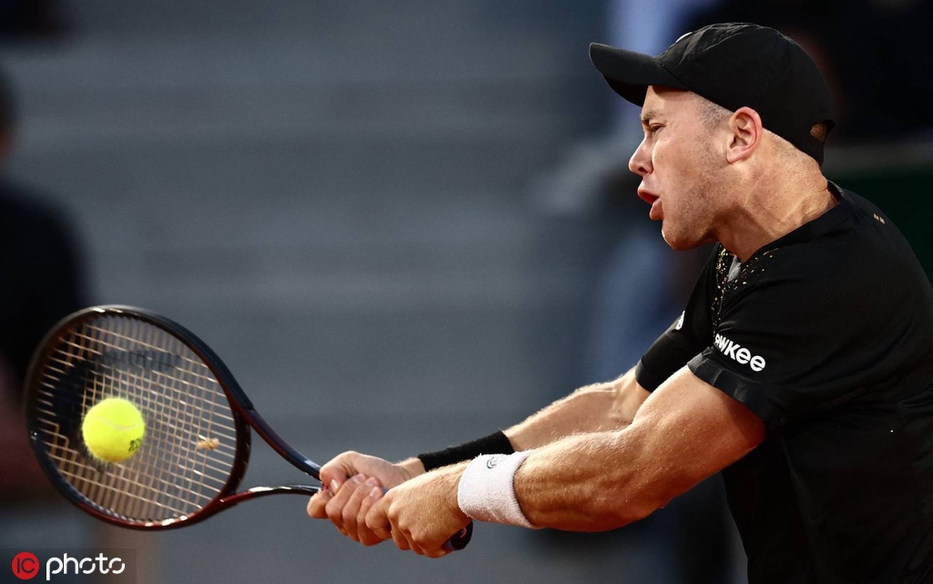 开云体育官方网站-法网力克拉沃尔杯，梅德韦杰夫扛起全队的简单介绍