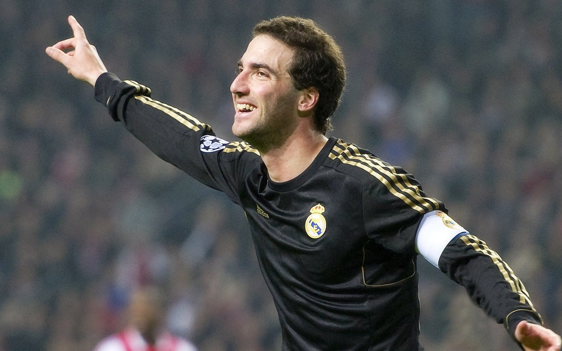 开云体育登录-当桑巴舞步踏入橄榄球场，维尼修斯如何让波兰对阵新西兰成为个人表演