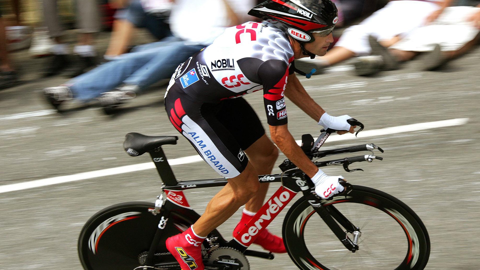 开云体育app-烟火与王座，当拉沃尔杯的野火，燃过年终总决赛的金线